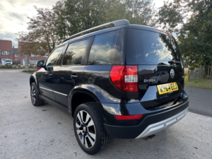 2014 Skoda Yeti 2.0 Tdi Laurin & Klement in Black — image 2