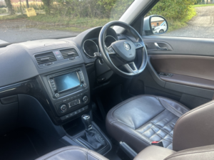 2014 Skoda Yeti 2.0 Tdi Laurin & Klement in Black — image 3