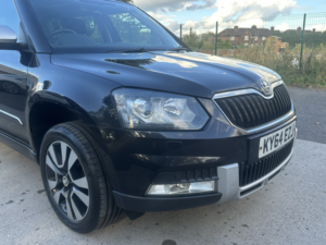 2014 Skoda Yeti 2.0 Tdi Laurin & Klement in Black — image 6