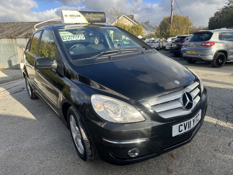 2011 Mercedes-Benz B Class 2.0 B180 Cdi Se in Black — image 1