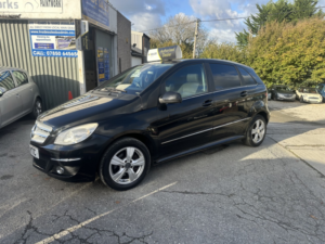 2011 Mercedes-Benz B Class 2.0 B180 Cdi Se in Black — image 3