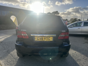2011 Mercedes-Benz B Class 2.0 B180 Cdi Se in Black — image 6