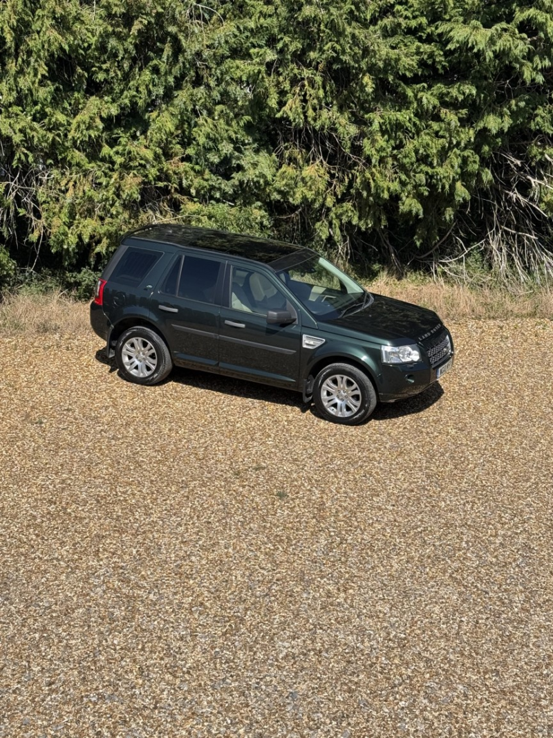 2010 Land Rover Freelander 2 2.2 Td4 Hse in Green — image 1