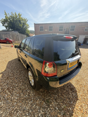 2010 Land Rover Freelander 2 2.2 Td4 Hse in Green — image 6