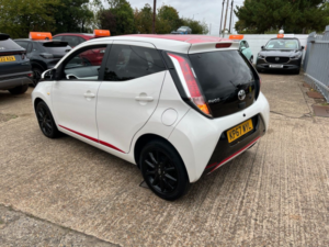 2017 Toyota Aygo 1.0 Vvt-I X-Press Hatchback 5dr Petrol Manual Euro 6 (68 Ps) in White — image 5