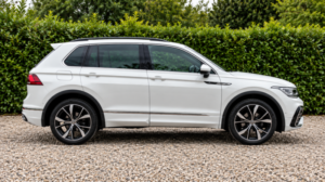 2021 Volkswagen Tiguan 2.0 Tdi R-Line in White — image 3