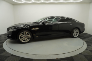 2017 Jaguar Xj 3.0d V6 Premium Luxury Auto Euro 6 (s/s) 4dr (lwb) in Black — image 4