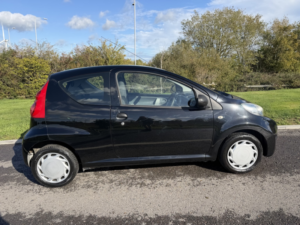2011 Peugeot 107 1.0 12v Urban Lite in Black — image 2