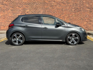 2016 Peugeot 208 1.6 Bluehdi Gt Line Euro 6 5dr in Grey — image 3