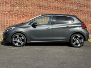 2016 Peugeot 208 1.6 Bluehdi Gt Line Euro 6 5dr in Grey — image 5