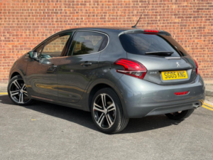 2016 Peugeot 208 1.6 Bluehdi Gt Line Euro 6 5dr in Grey — image 6