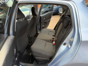 2013 Toyota Yaris 1.5 Vvt-H T4 CVT Euro 5 5dr in Blue — image 5