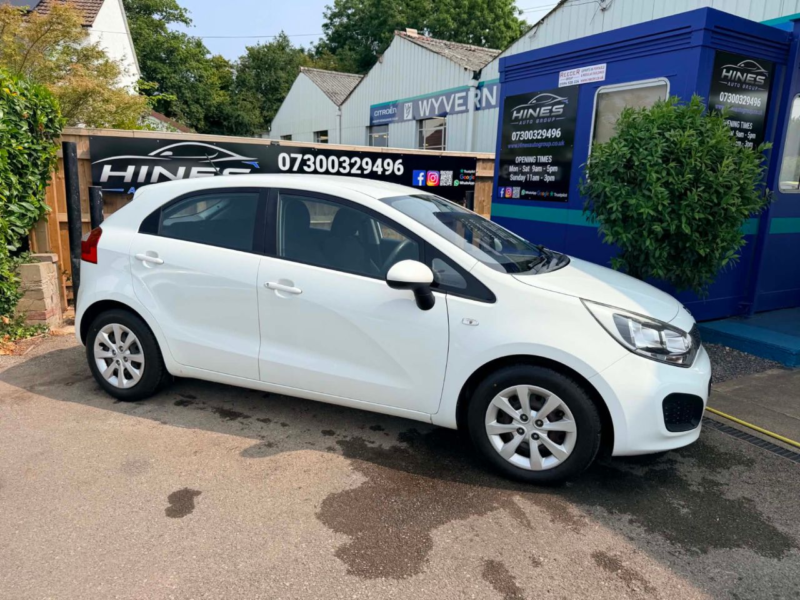2014 Kia Rio 1.1 Crdi Ecodynamics 1 Air Hatchback 5dr Diesel Manual Euro 5 (s/s) (74 Bhp) in White — image 1