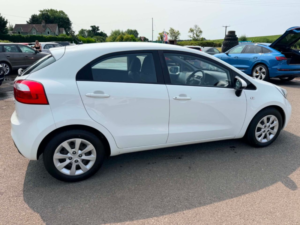 2014 Kia Rio 1.1 Crdi Ecodynamics 1 Air Hatchback 5dr Diesel Manual Euro 5 (s/s) (74 Bhp) in White — image 2