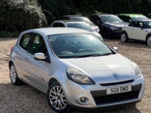 2011 Renault Clio 1.5 Dci Dynamique Tomtom Euro 5 3dr in Silver — image 2