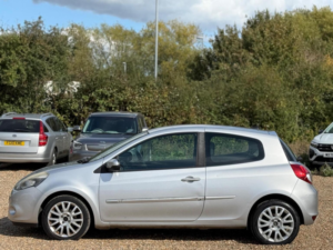 2011 Renault Clio 1.5 Dci Dynamique Tomtom Euro 5 3dr in Silver — image 5