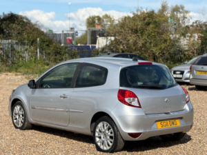 2011 Renault Clio 1.5 Dci Dynamique Tomtom Euro 5 3dr in Silver — image 6