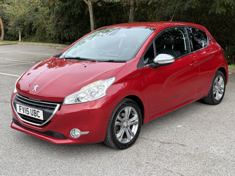 2015 Peugeot 208 1.6 E-Hdi Allure in Red — image 1
