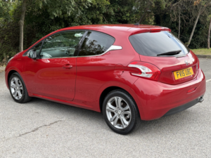 2015 Peugeot 208 1.6 E-Hdi Allure in Red — image 6