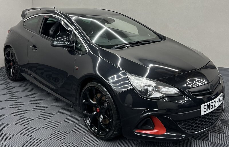 2013 Vauxhall Astra J Gtc Vxr 2.0 Vxr 3dr in Black — image 1