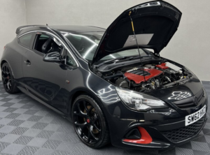 2013 Vauxhall Astra J Gtc Vxr 2.0 Vxr 3dr in Black — image 3