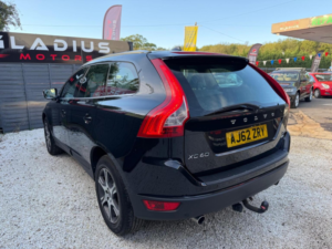 2013 Volvo Xc60 2.4 D5 Se Lux Nav Geartronic AWD Euro 5 5dr in Black — image 4