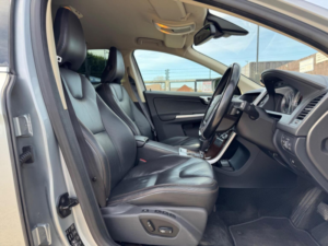 2009 Volvo Xc60 2.4 D5 Se Lux Premium Geartronic AWD Euro 4 5dr in Silver — image 3