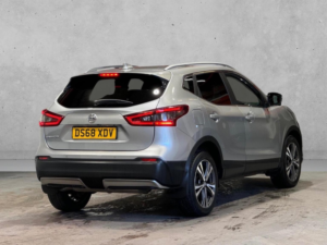 2018 Nissan Qashqai 1.3 Dig-T N-Connecta Euro 6 (s/s) 5dr in Silver — image 5