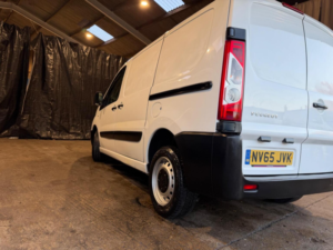 2016 Peugeot Expert 1.6 Hdi L1 H1 4dr in White — image 4