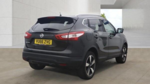 2016 Nissan Qashqai 1.6 Dci N-Connecta 2WD Euro 6 (s/s) 5dr in Black — image 3