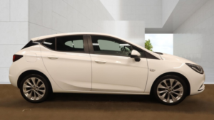 2018 Vauxhall Astra 1.4 I Turbo Design in White — image 5