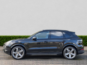 2023 Porsche Cayenne 3.0t V6 Platinum Edition SUV 5dr Petrol Tiptronics 4WD Euro 6 (s/s) (340 Ps) in Black — image 5