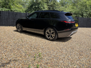 2019 Land Rover Range Rover Velar 3.0 D300 R-Dynamic Se in Black — image 3