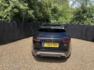 2019 Land Rover Range Rover Velar 3.0 D300 R-Dynamic Se in Black — image 5