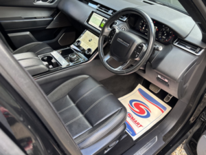 2019 Land Rover Range Rover Velar 3.0 D300 R-Dynamic Se in Black — image 6