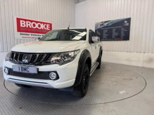 2019 Mitsubishi L200 2.4 Di-D Dc Barbarian 4WD Euro 6 4dr in White — image 3