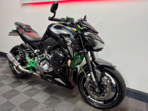 2017 Kawasaki Z900 900 Supernaked Euro 4 in Black — image 3