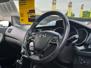 2013 Kia Ceed 1.6 Gdi 4 Tech Hatchback 5dr Petrol Dct Euro 5 (133 Bhp) in Silver — image 3
