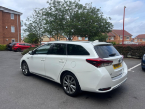 2016 Toyota Auris 1.8 Vvt-H Excel Touring Sports CVT Euro 6 (s/s) 5dr (safety Sense) in White — image 4