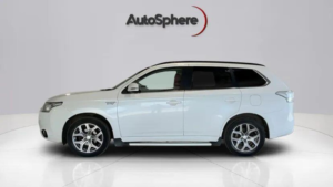 2015 Mitsubishi Outlander 2.0h 12kwh Gx5h CVT 4WD Euro 5 (s/s) 5dr in White — image 3