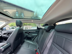 2019 Land Rover Range Rover Evoque Se in Black — image 3