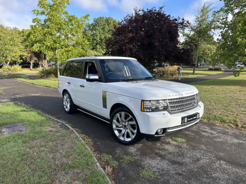 2011 Land Rover Range Rover 5.0 V8 Autobiography in White — image 1