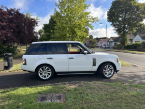 2011 Land Rover Range Rover 5.0 V8 Autobiography in White — image 3