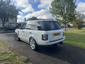 2011 Land Rover Range Rover 5.0 V8 Autobiography in White — image 6