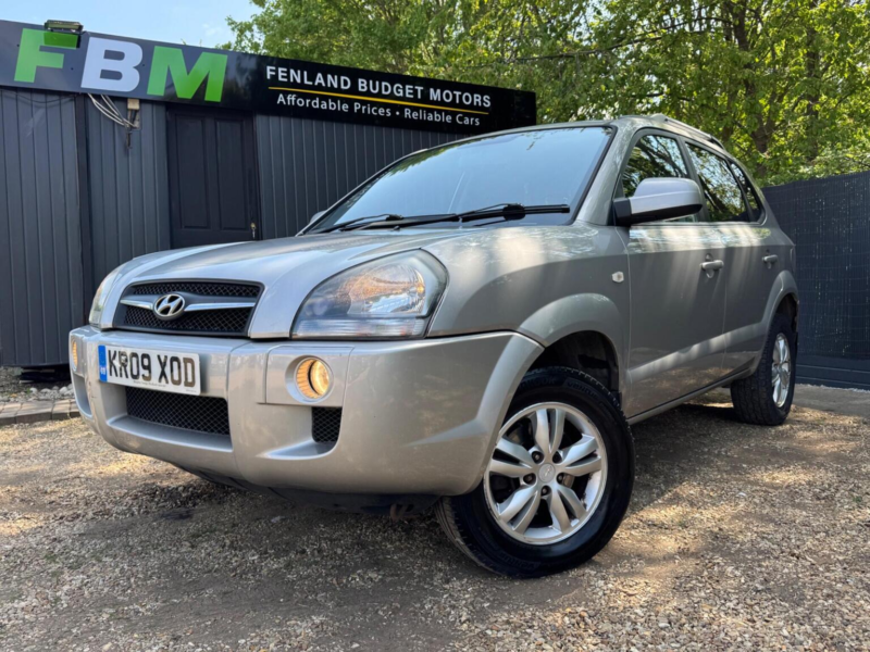 2009 Hyundai Tucson 2.0 Comfort 2WD Euro 4 5dr in Silver — image 1