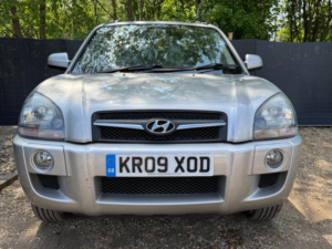 2009 Hyundai Tucson 2.0 Comfort 2WD Euro 4 5dr in Silver — image 2