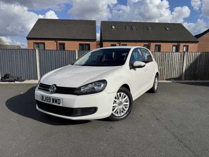 2009 Volkswagen Golf 1.6 Tdi S in White — image 1