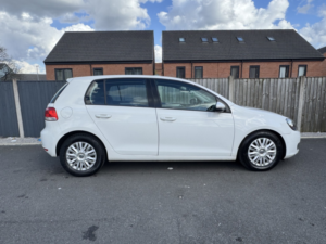2009 Volkswagen Golf 1.6 Tdi S in White — image 5