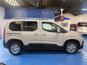 2019 Peugeot Rifter 1.5 Bluehdi Allure in Beige — image 4