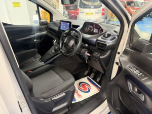 2019 Peugeot Rifter 1.5 Bluehdi Allure in Beige — image 6